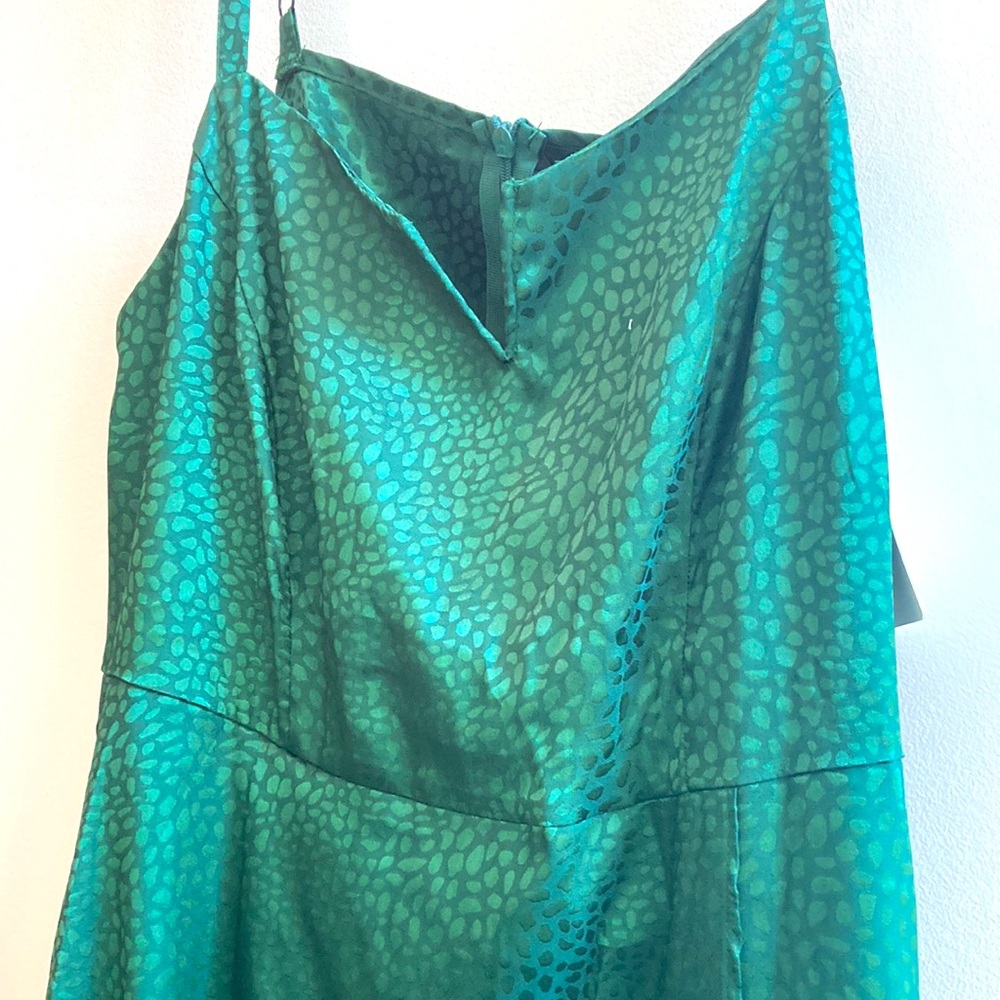 NWT BloomChic “EMMERSON” croc print green column dress silky and sexy. size 10